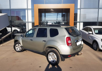 Подержанный автомобиль Renault Duster 2013 года (7 фото)
