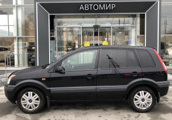 Подержанный автомобиль Ford Fusion 2008 года (8 фото)