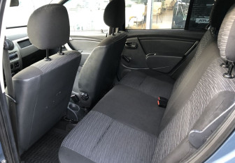 Подержанный автомобиль Renault Sandero 2011 года (11 фото)