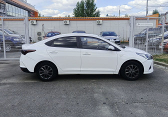 Подержанный автомобиль Hyundai Solaris Sedan 2022 года (4 фото)