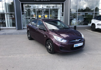 Подержанный автомобиль Hyundai Solaris Sedan 2013 года (3 фото)