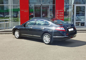 Подержанный автомобиль Nissan Teana 2011 года (7 фото)