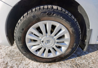 Подержанный автомобиль Renault Logan Sedan 2016 года (10 фото)