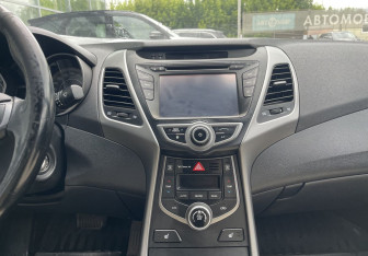 Подержанный автомобиль Hyundai Elantra Sedan 2014 года (12 фото)