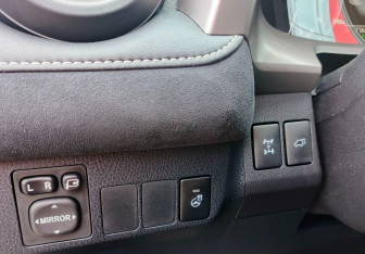 Подержанный автомобиль Toyota RAV4 2016 года (17 фото)