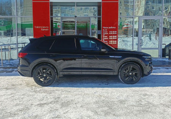 Подержанный автомобиль Volkswagen Touareg 2020 года (4 фото)
