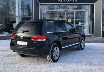 Подержанный автомобиль Volkswagen Touareg 2005 года (5 фото)