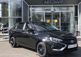 Подержанный автомобиль LADA (ВАЗ) Vesta Sedan 2023 года (3 фото)