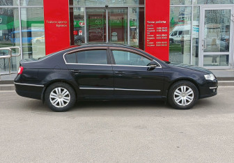 Подержанный автомобиль Volkswagen Passat Sedan 2006 года (4 фото)