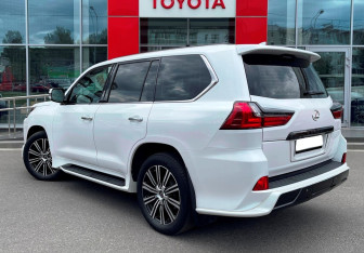 Подержанный автомобиль Lexus LX 2020 года (8 фото)