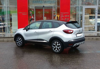 Подержанный автомобиль Renault Kaptur 2019 года (7 фото)