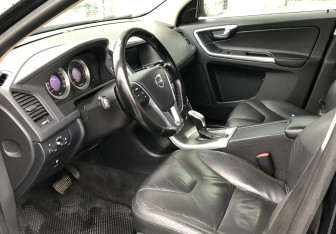 Подержанный автомобиль Volvo XC60 2012 года (10 фото)
