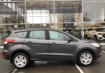 Подержанный автомобиль Ford Kuga 2015 года (4 фото)