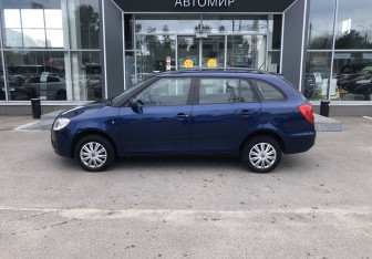 Подержанный автомобиль Skoda Fabia Wagon 2009 года (8 фото)