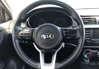 Подержанный автомобиль Kia Rio Hatchback 2020 года (12 фото)