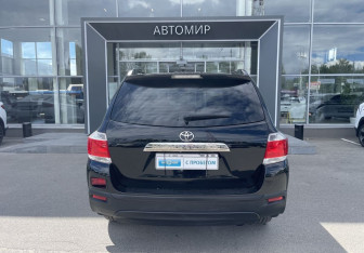 Подержанный автомобиль Toyota Highlander 2013 года (6 фото)