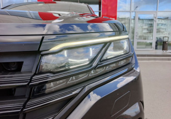 Подержанный автомобиль Volkswagen Touareg 2020 года (9 фото)