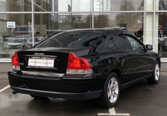 Подержанный автомобиль Volvo S60 2007 года (5 фото)