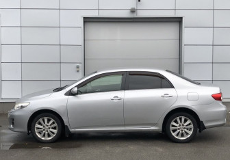 Подержанный автомобиль Toyota Corolla Sedan 2010 года (8 фото)