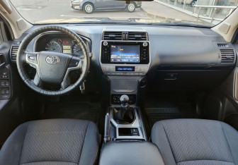 Подержанный автомобиль Toyota Land Cruiser Prado 2019 года (15 фото)