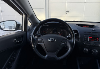 Подержанный автомобиль Kia Cerato Sedan 2015 года (11 фото)