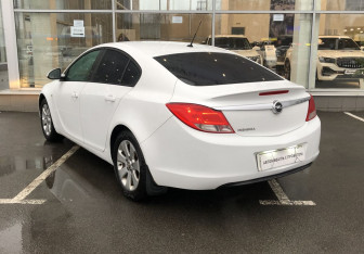 Подержанный автомобиль Opel Insignia Liftback 2010 года (5 фото)