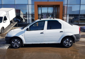 Подержанный автомобиль Renault Logan Sedan 2014 года (8 фото)