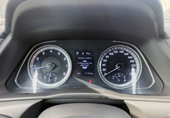 Подержанный автомобиль Hyundai Sonata 2020 года (13 фото)