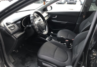 Подержанный автомобиль Kia Rio Sedan 2017 года (9 фото)