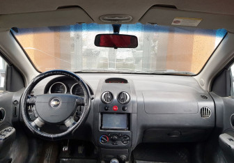 Подержанный автомобиль Chevrolet Aveo Hatchback 2006 года (11 фото)