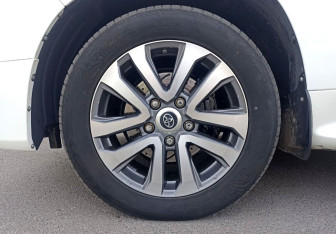 Подержанный автомобиль Toyota Land Cruiser Suv 2016 года (10 фото)