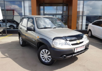 Подержанный автомобиль Chevrolet Niva 2009 года (3 фото)