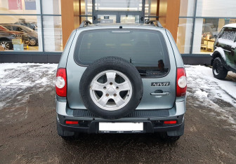 Подержанный автомобиль Chevrolet Niva 2012 года (6 фото)