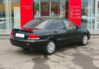 Подержанный автомобиль Mitsubishi Lancer Sedan 2007 года (5 фото)