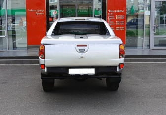 Подержанный автомобиль Mitsubishi L200 2011 года (6 фото)