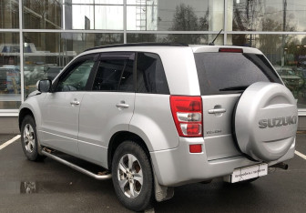 Подержанный автомобиль Suzuki Grand Vitara 2008 года (7 фото)