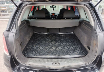Подержанный автомобиль Opel Astra Wagon 2012 года (12 фото)