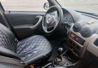 Подержанный автомобиль Renault Sandero 2012 года (13 фото)