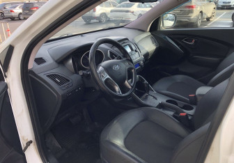 Подержанный автомобиль Hyundai ix35 2014 года (9 фото)