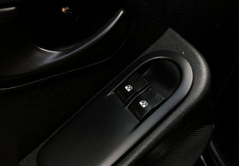 Подержанный автомобиль Nissan Terrano 2014 года (13 фото)