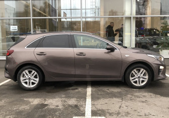 Подержанный автомобиль Kia Ceed Hatchback 2018 года (4 фото)