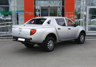 Подержанный автомобиль Mitsubishi L200 2011 года (5 фото)
