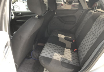 Подержанный автомобиль Ford Focus Sedan 2008 года (11 фото)