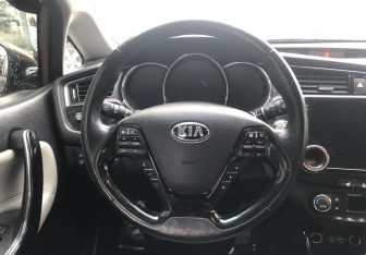 Подержанный автомобиль Kia Ceed Wagon 2016 года (12 фото)