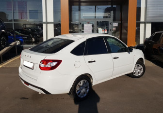 Подержанный автомобиль LADA (ВАЗ) Granta Liftback 2021 года (5 фото)