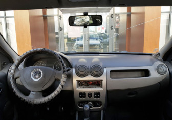 Подержанный автомобиль Renault Logan Sedan 2011 года (11 фото)