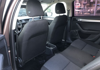 Подержанный автомобиль Skoda Octavia Liftback 2014 года (11 фото)