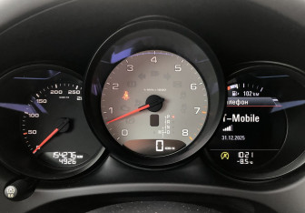 Подержанный автомобиль Porsche Macan 2014 года (18 фото)