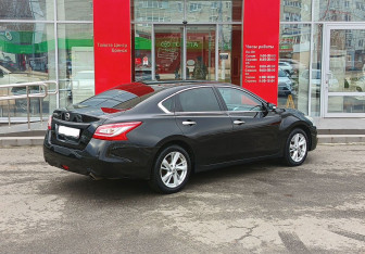 Подержанный автомобиль Nissan Teana 2014 года (5 фото)