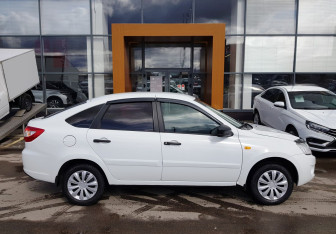 Подержанный автомобиль LADA (ВАЗ) Granta Liftback 2015 года (4 фото)